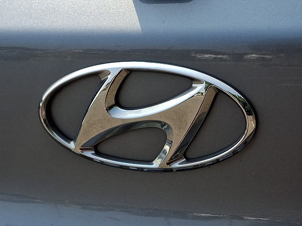 Thumbnail: 2019 Hyundai Veloster - 29
