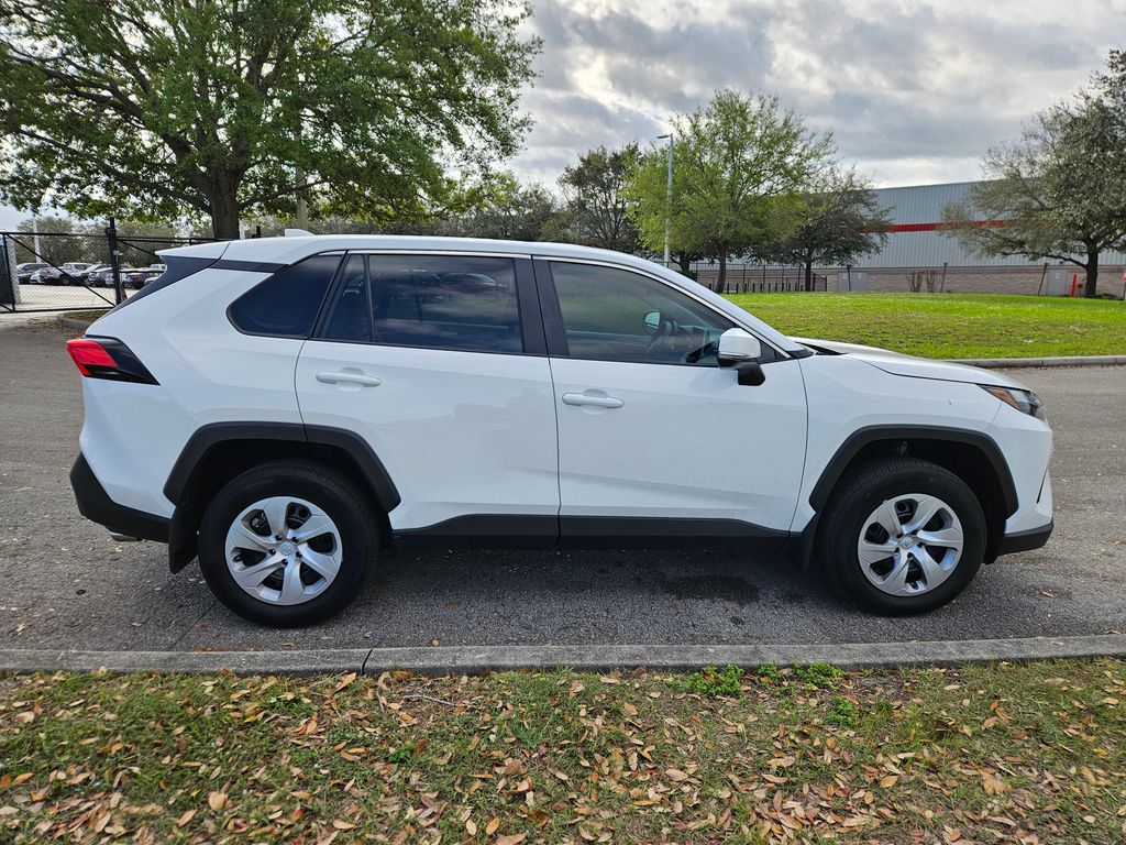 2024 Toyota RAV4 LE 6