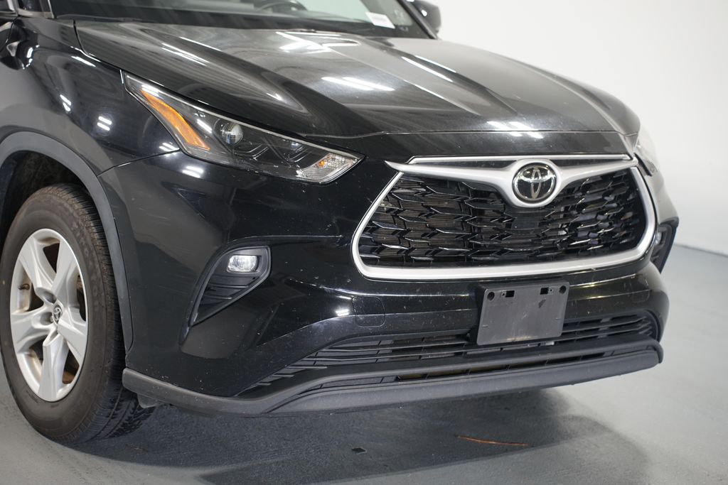 Thumbnail: 2022 Toyota Highlander - 4