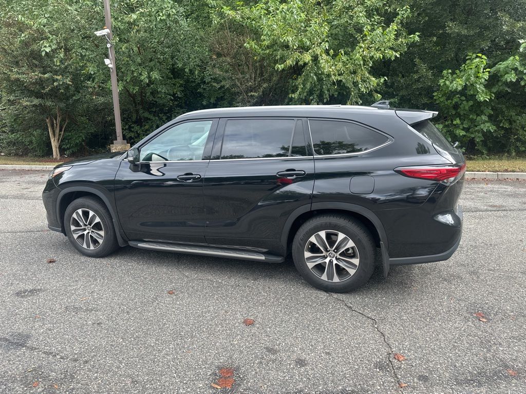 2022 Toyota Highlander XLE 14