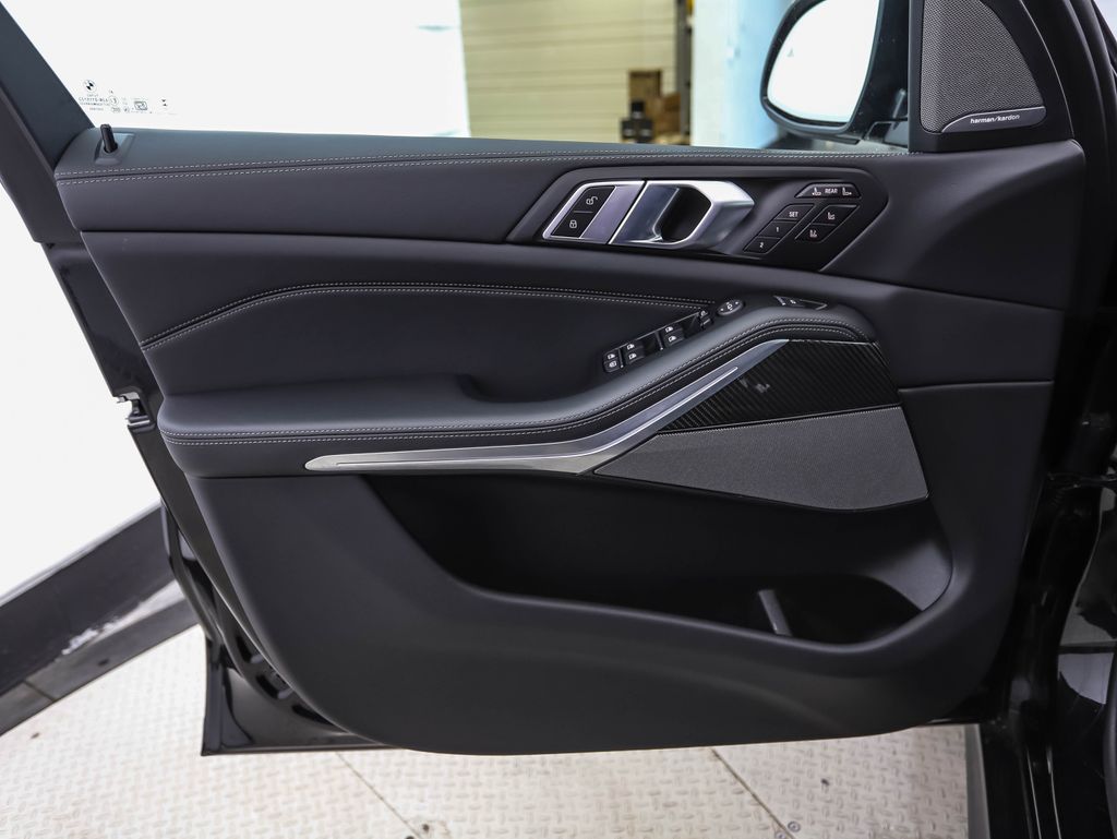 Thumbnail: 2026 BMW X7 - 9