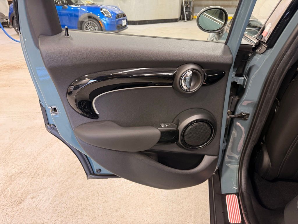 Thumbnail: 2023 MINI Cooper - 20