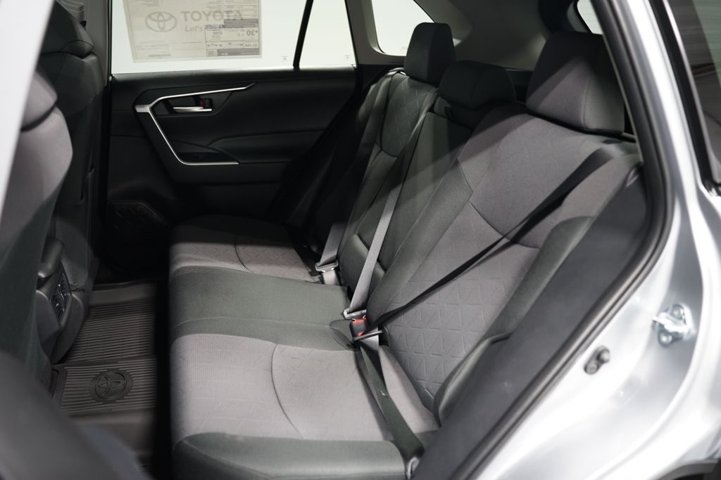 2025 Toyota RAV4 XLE 29