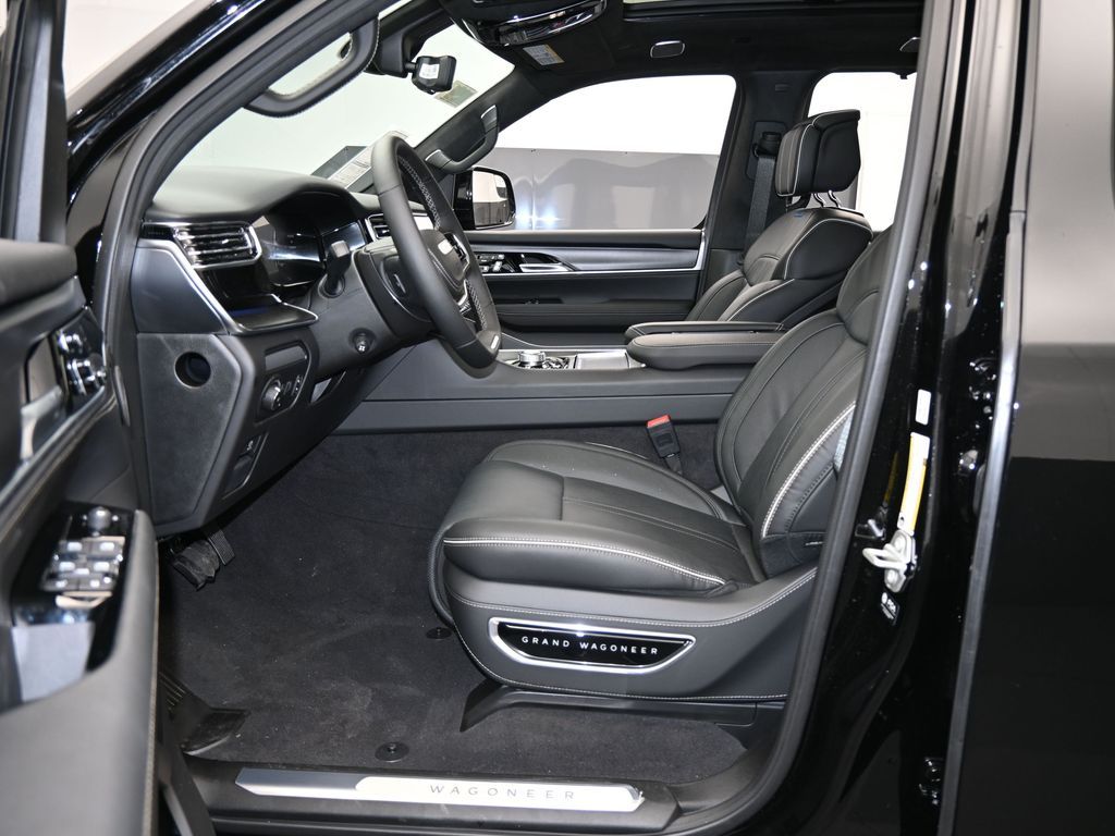 Used 2024 Diamond Black Crystal Pearlcoat Jeep Series II image 10