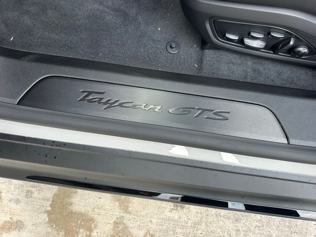 Thumbnail: 2026 Porsche Taycan - 24