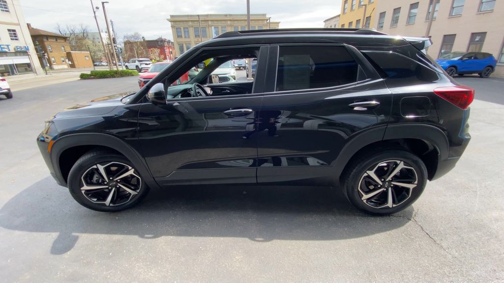 Additional photo of vehicle.