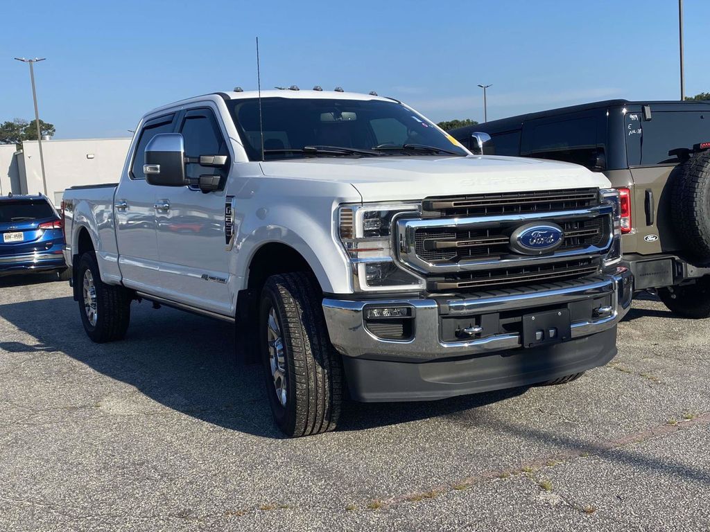 Oxford White 2022 Ford F-250 Super Duty Pickup Truck Four-Wheel Drive Automatic