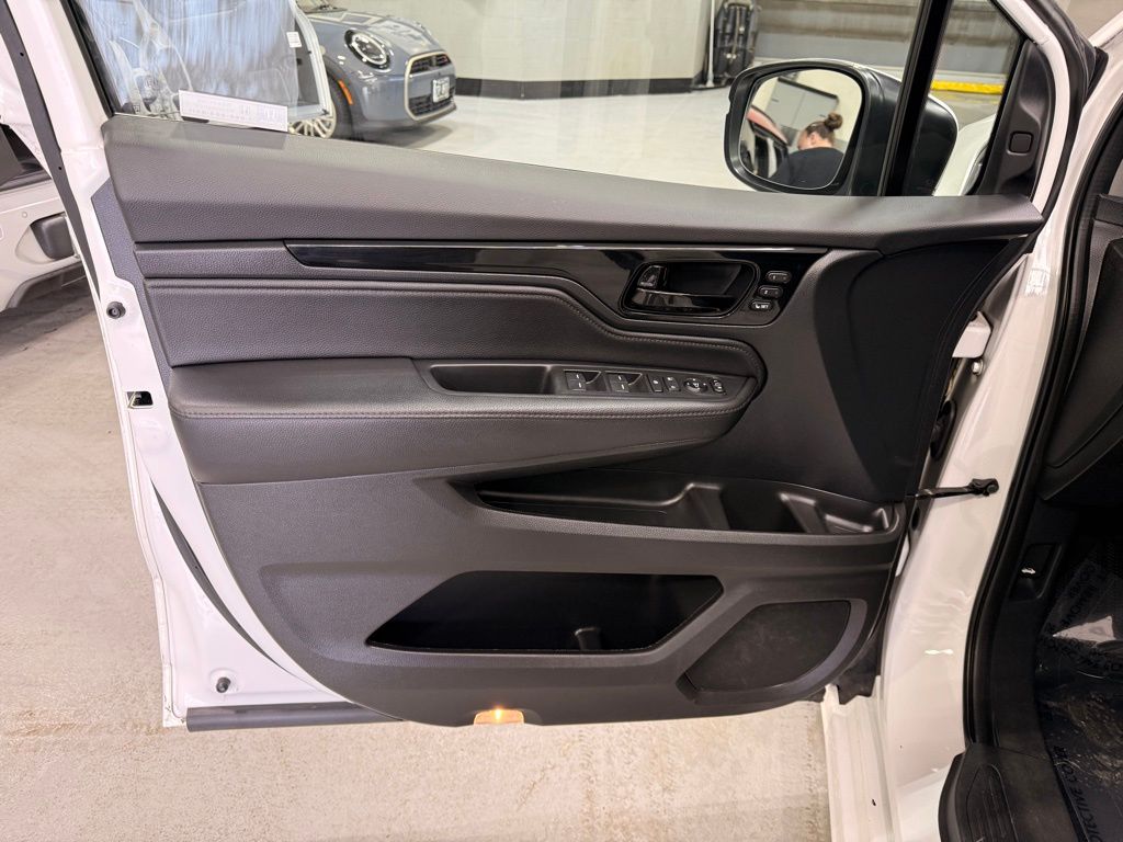 Thumbnail: 2023 Honda Odyssey - 10