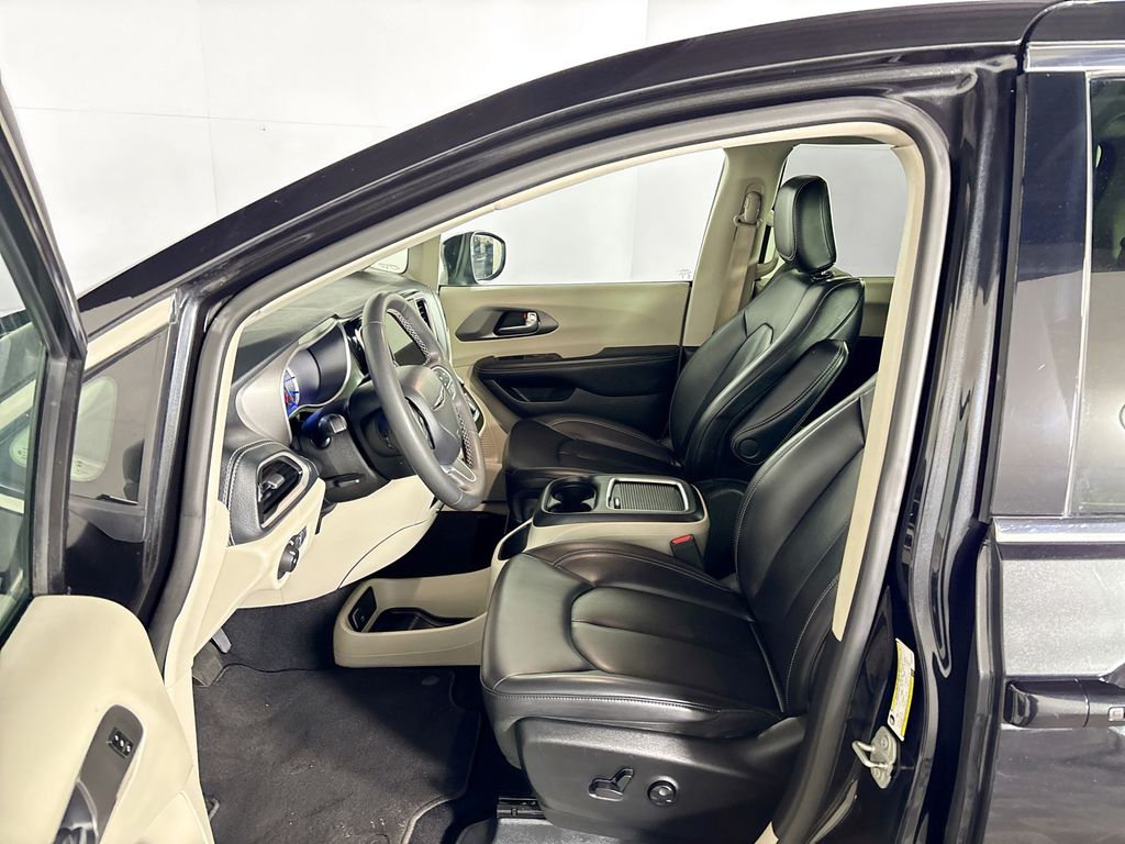 2023 Chrysler Pacifica Hybrid Touring L