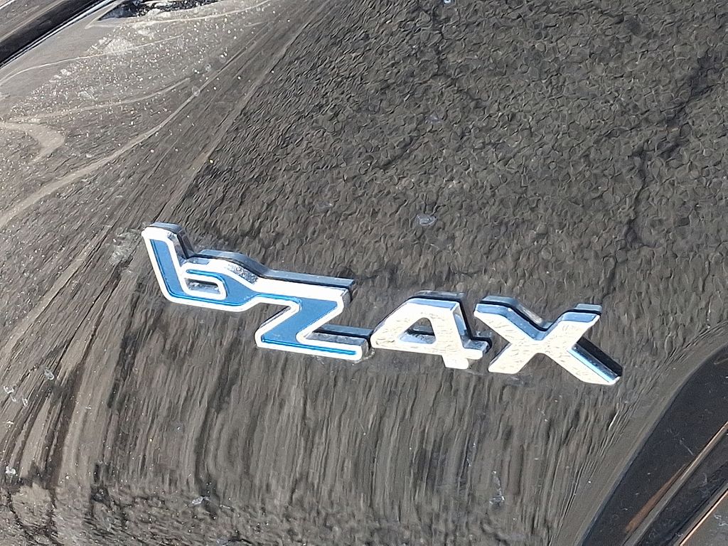 2025 Toyota bZ4X XLE 5