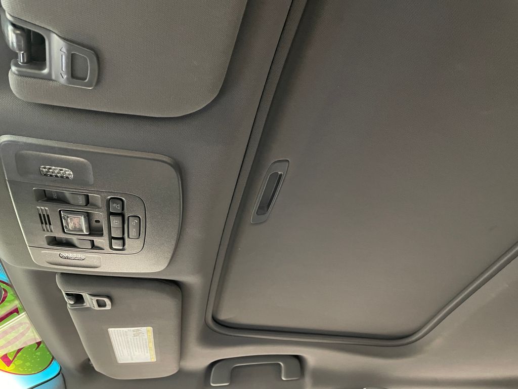 Thumbnail: 2019 Toyota Avalon - 31