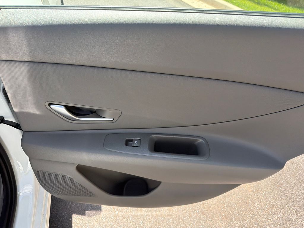 New 2026 White Hyundai SEL Sport image 17