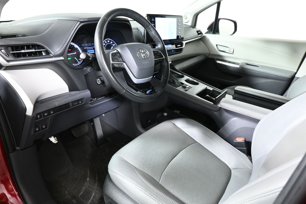 Thumbnail: 2022 Toyota Sienna - 4
