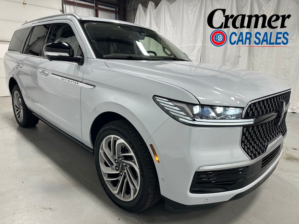 Crystal White Metallic Clearcoat 2025 Lincoln Navigator Reserve 4WD SUV / Crossover Four-Wheel Drive Automatic