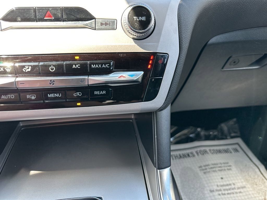 2024 Silver Metallic Ford Explorer XLT RWD SUV