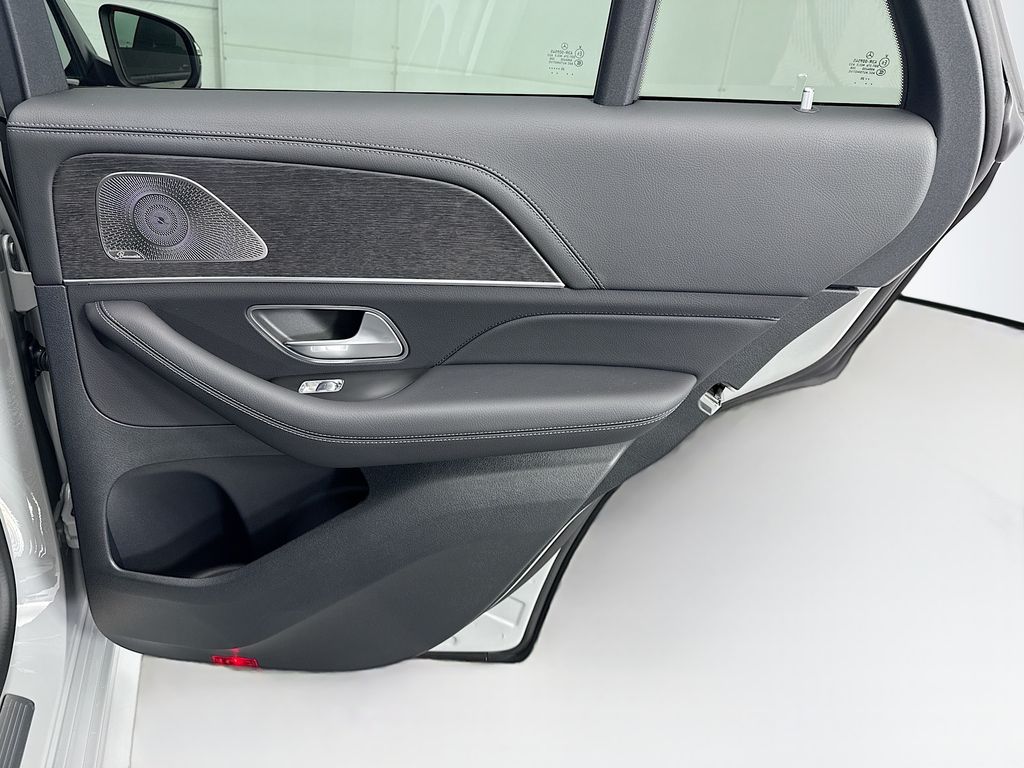 Thumbnail: 2026 Mercedes-Benz GLE - 26