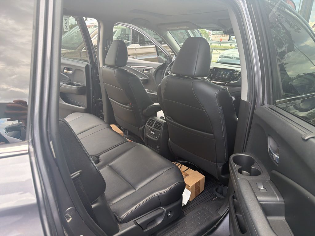 Used 2022 Silver Honda EX-L image 5