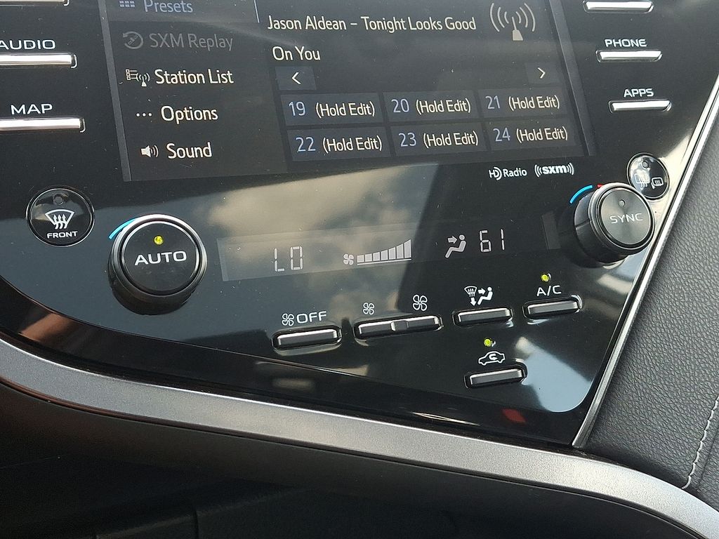Thumbnail: 2020 Toyota Camry - 16