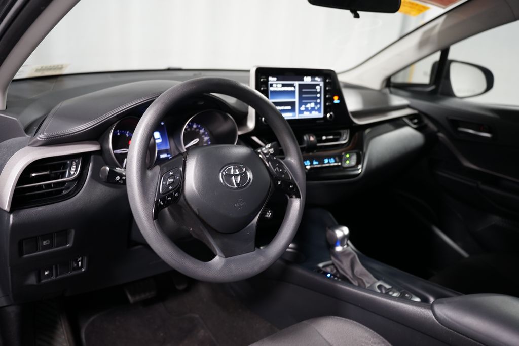 2021 Toyota C-HR LE 7
