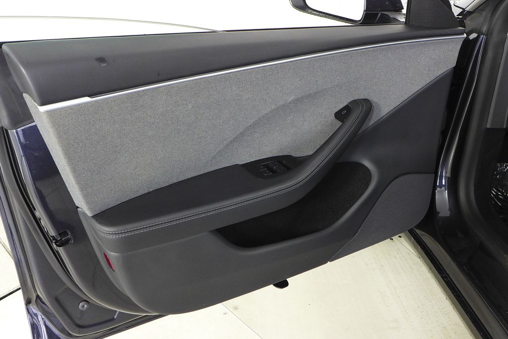 Thumbnail: 2025 Tesla Model 3 - 11