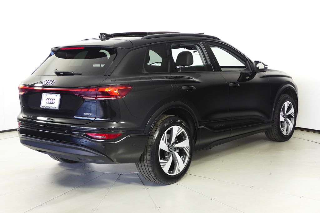 Thumbnail: 2025 Audi Q6 e-tron - 7