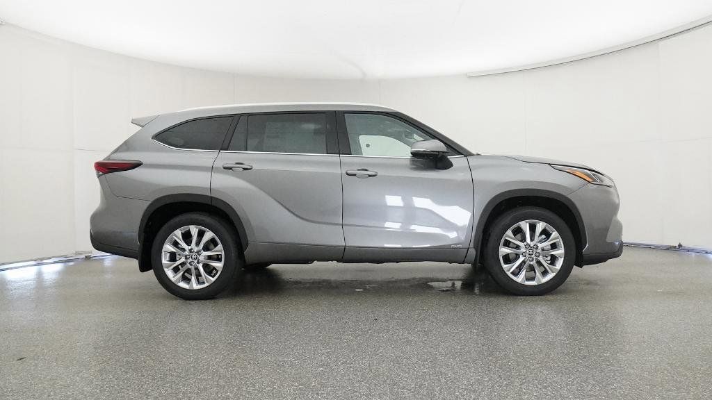 Thumbnail: 2025 Toyota Highlander - 8