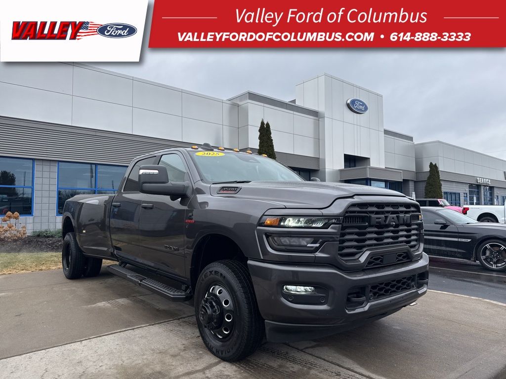 2025 RAM 3500 Big Horn Crew Cab LB DRW 4WD