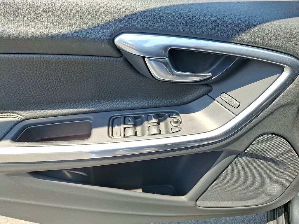 Thumbnail: 2013 Volvo S60 - 13