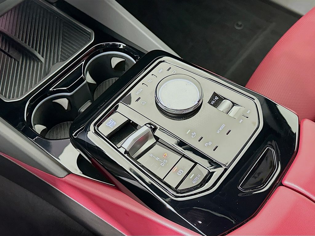 Thumbnail: 2025 BMW 5 Series - 17