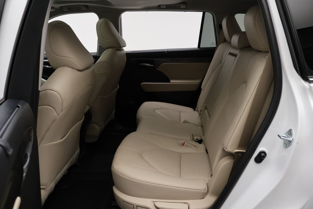Thumbnail: 2024 Toyota Highlander - 19