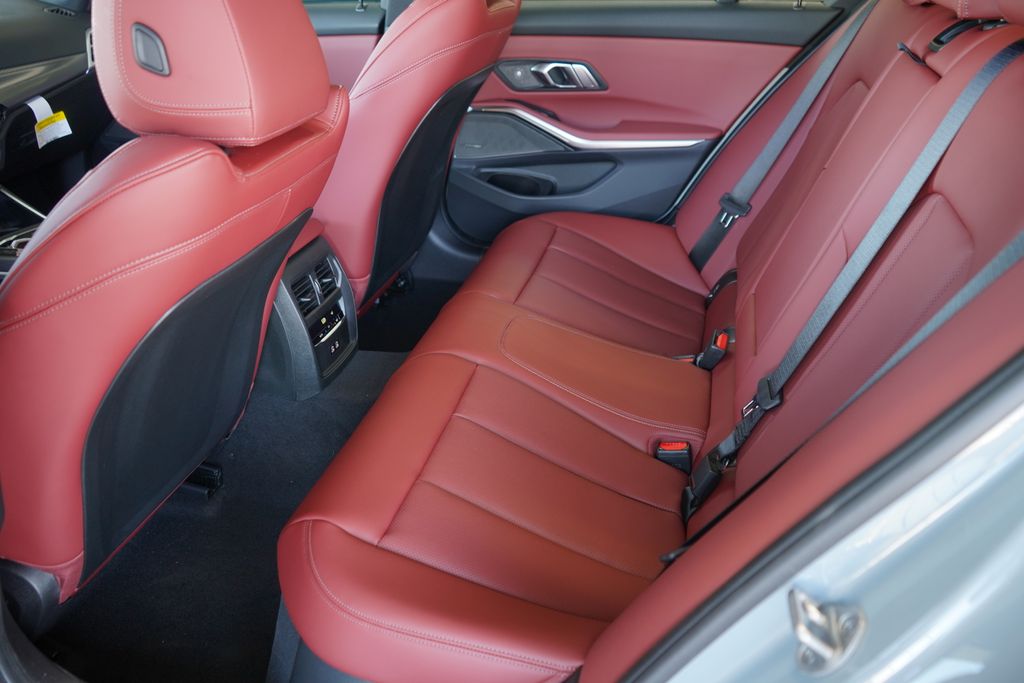 Thumbnail: 2026 BMW 3 Series - 19