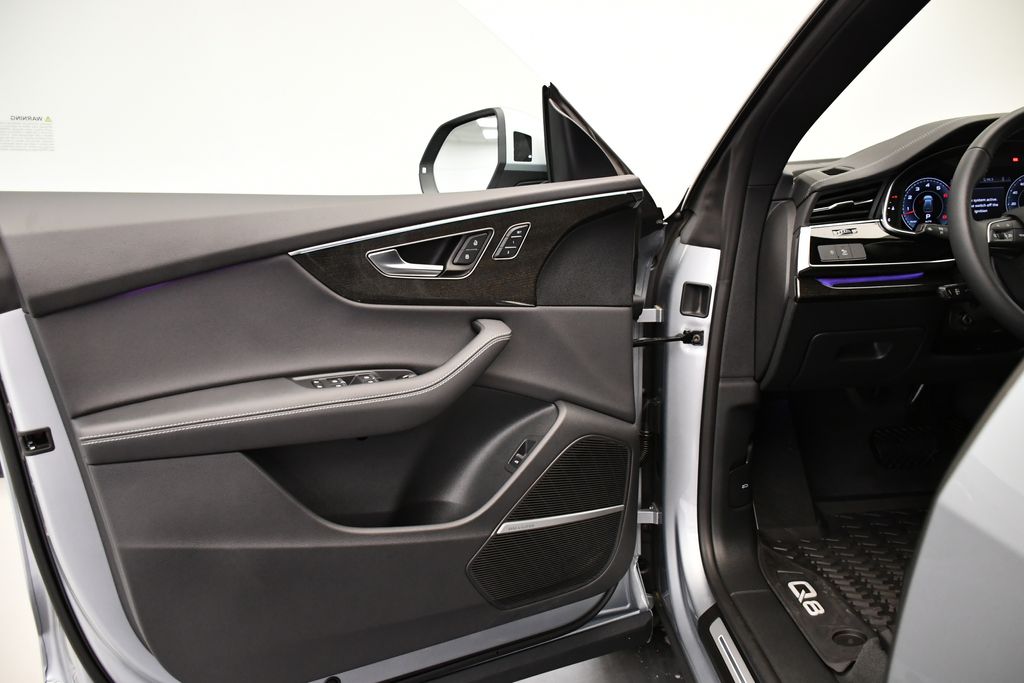 Thumbnail: 2025 Audi Q8 - 31