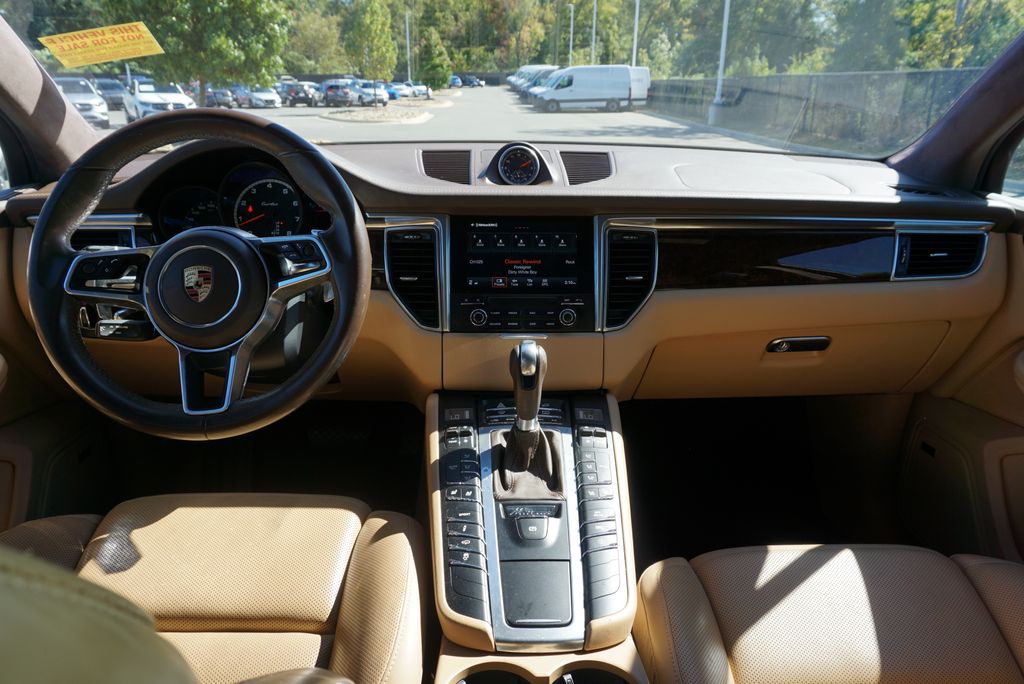 Thumbnail: 2018 Porsche Macan - 17
