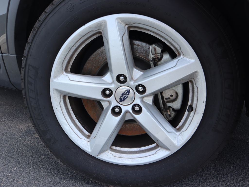 Thumbnail: 2019 Ford Explorer - 16