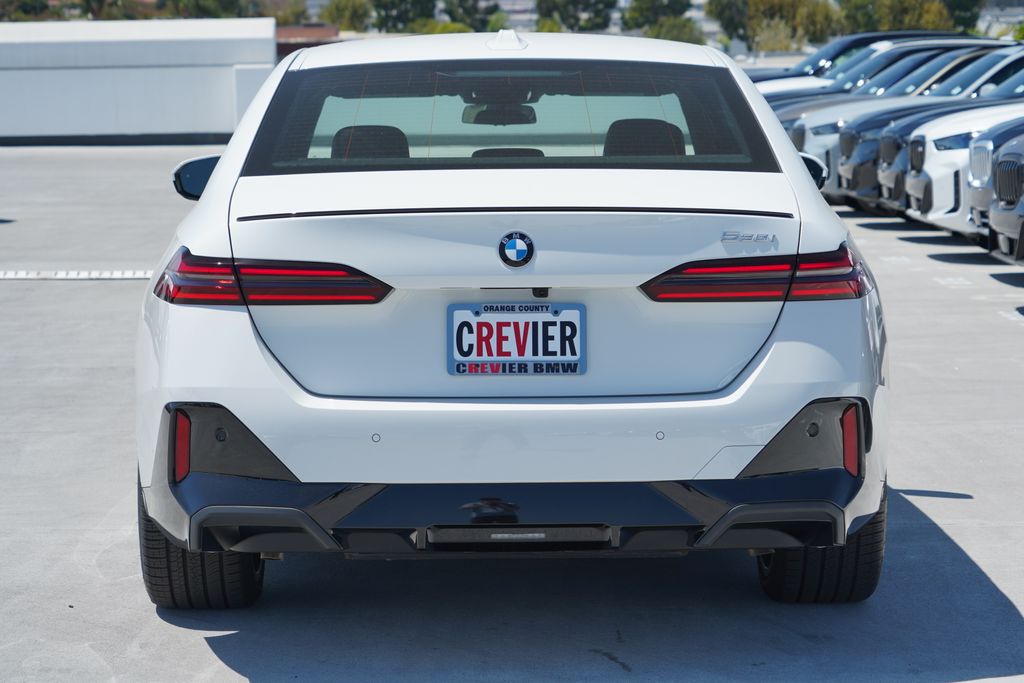 Thumbnail: 2027 BMW 5 Series - 6