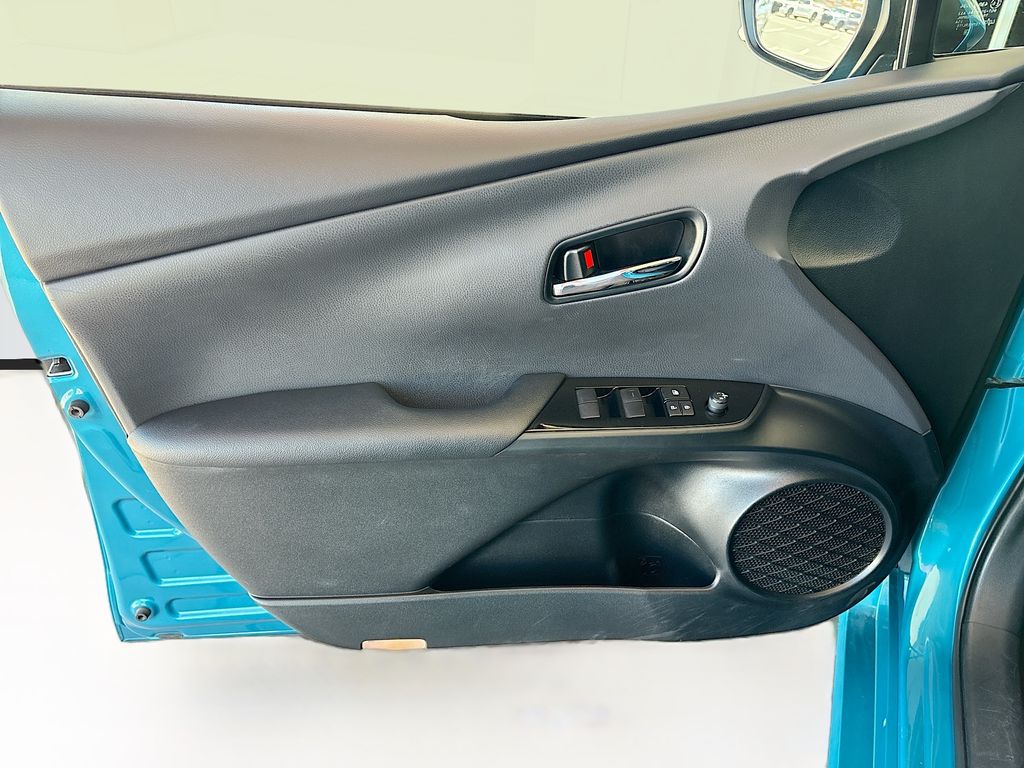 Thumbnail: 2021 Toyota Prius Prime - 23