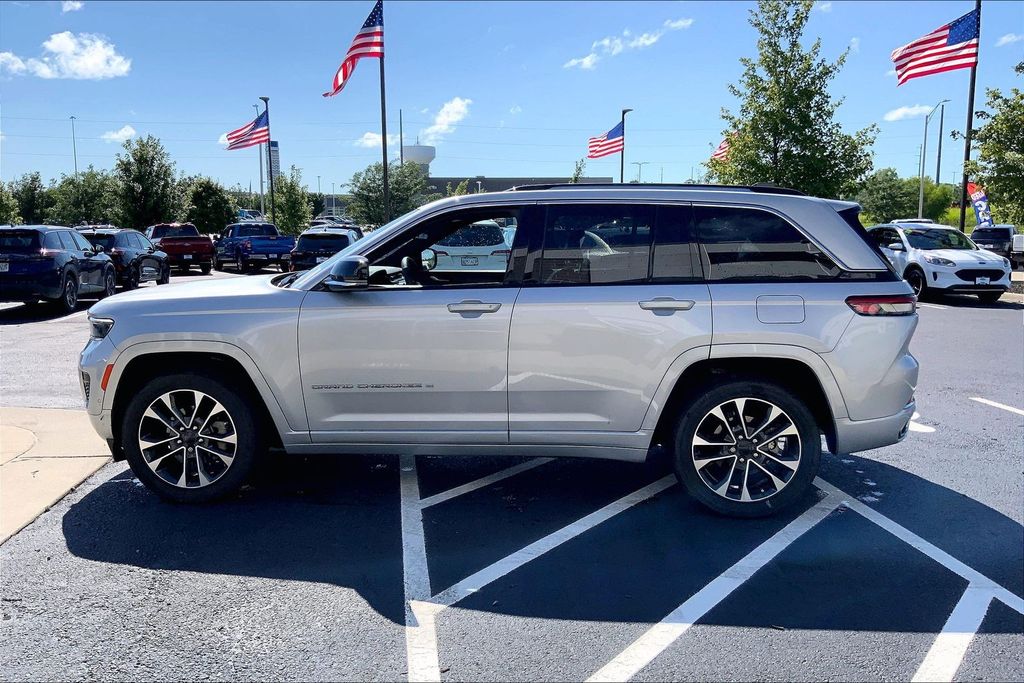 Used 2023 Silver Jeep Overland image 12
