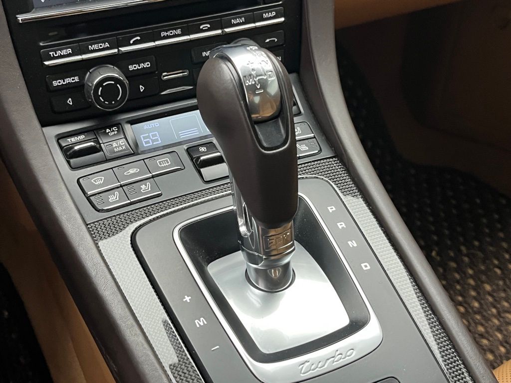 Thumbnail: 2015 Porsche 911 - 18