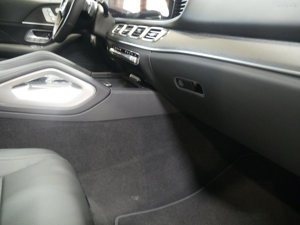 Thumbnail: 2026 Mercedes-Benz GLE - 30