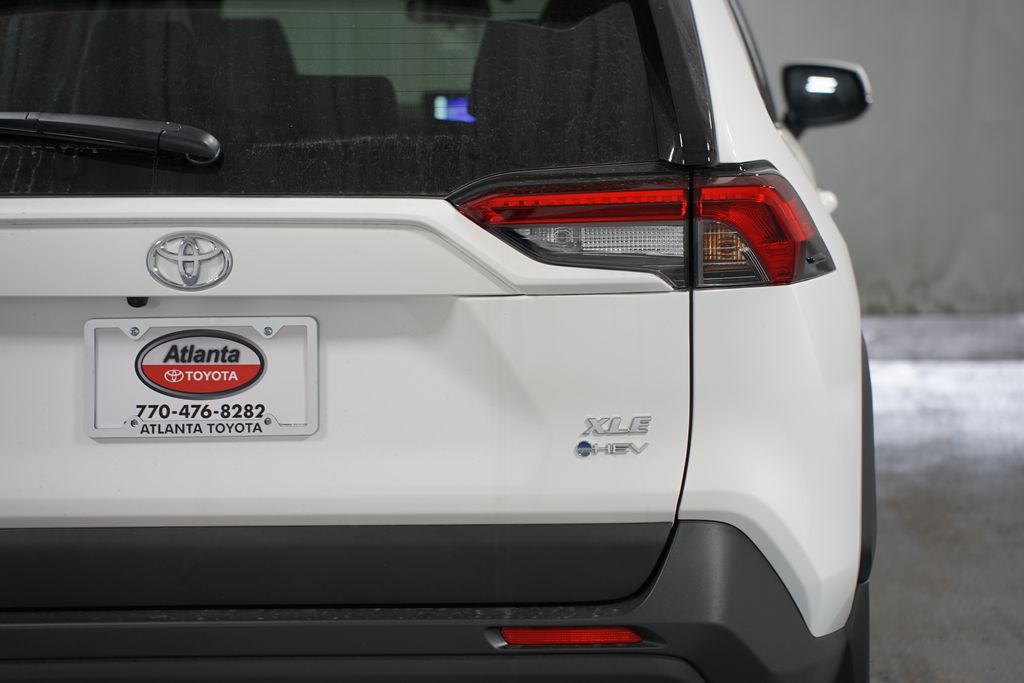 2025 Toyota RAV4 XLE 10