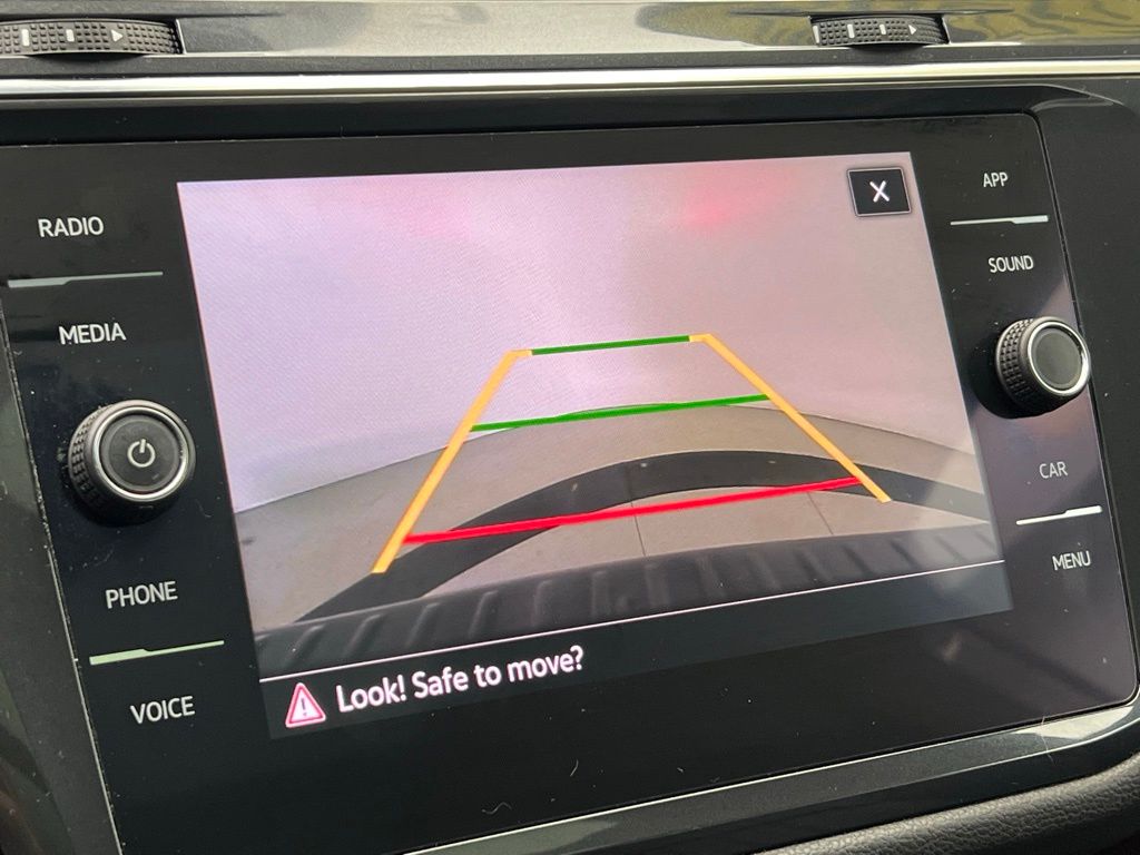 Thumbnail: 2022 Volkswagen Tiguan - 14