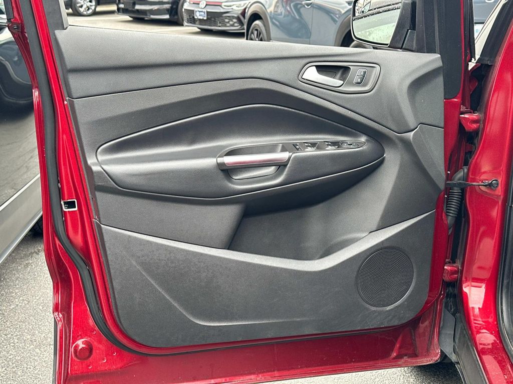 2019 Ford Escape SE photo
