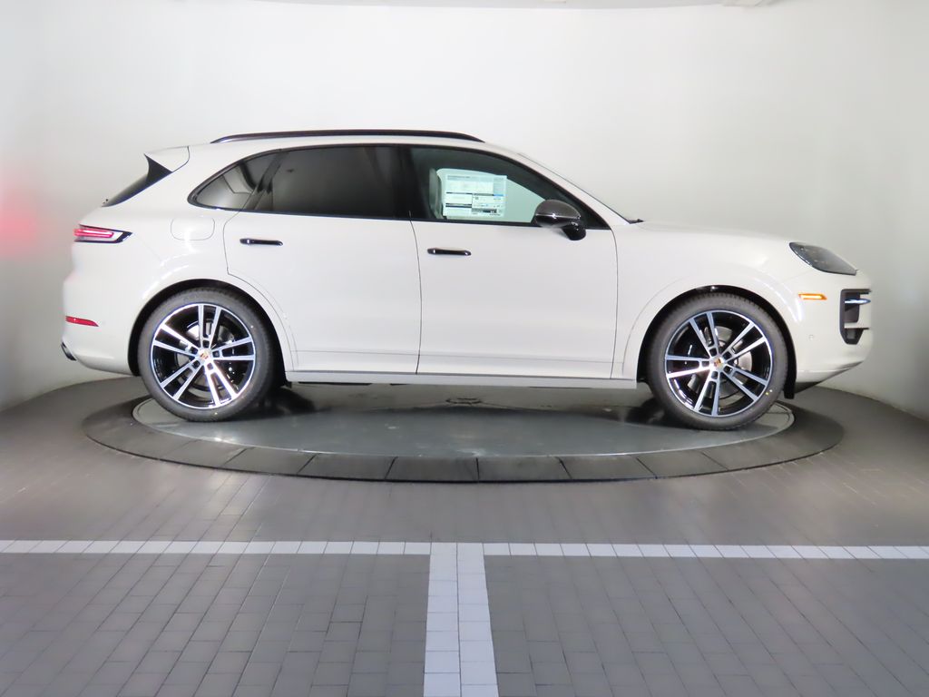 Thumbnail: 2025 Porsche Cayenne - 8