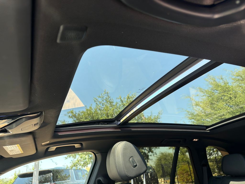 Used 2019 Gray BMW xDrive40i image 31