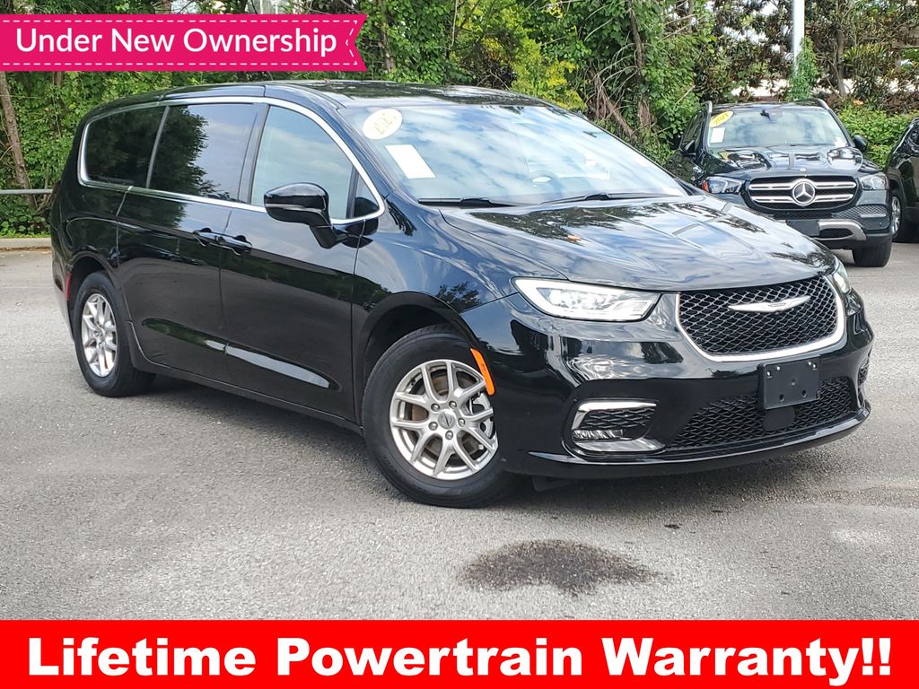 2025 Chrysler Pacifica Select FWD