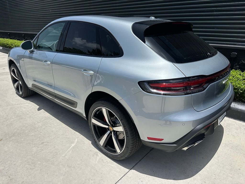 Thumbnail: 2026 Porsche Macan - 3