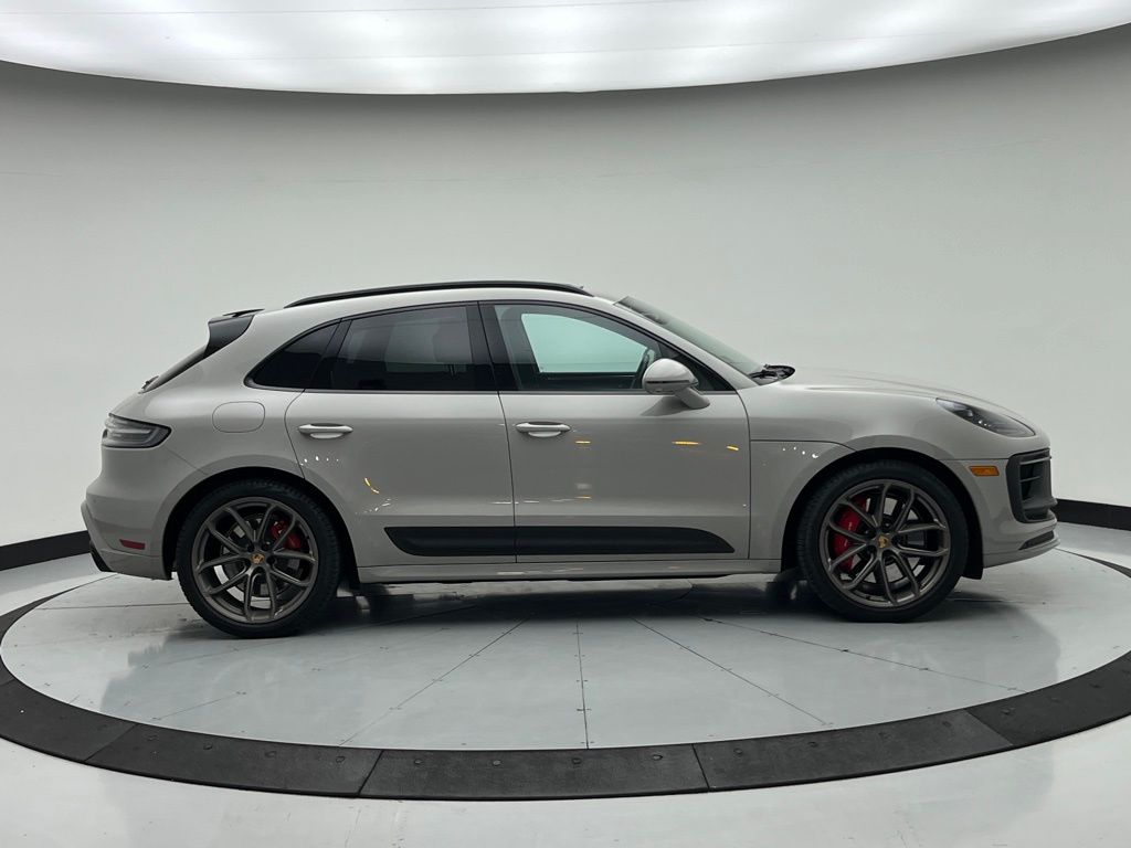 Thumbnail: 2023 Porsche Macan - 11