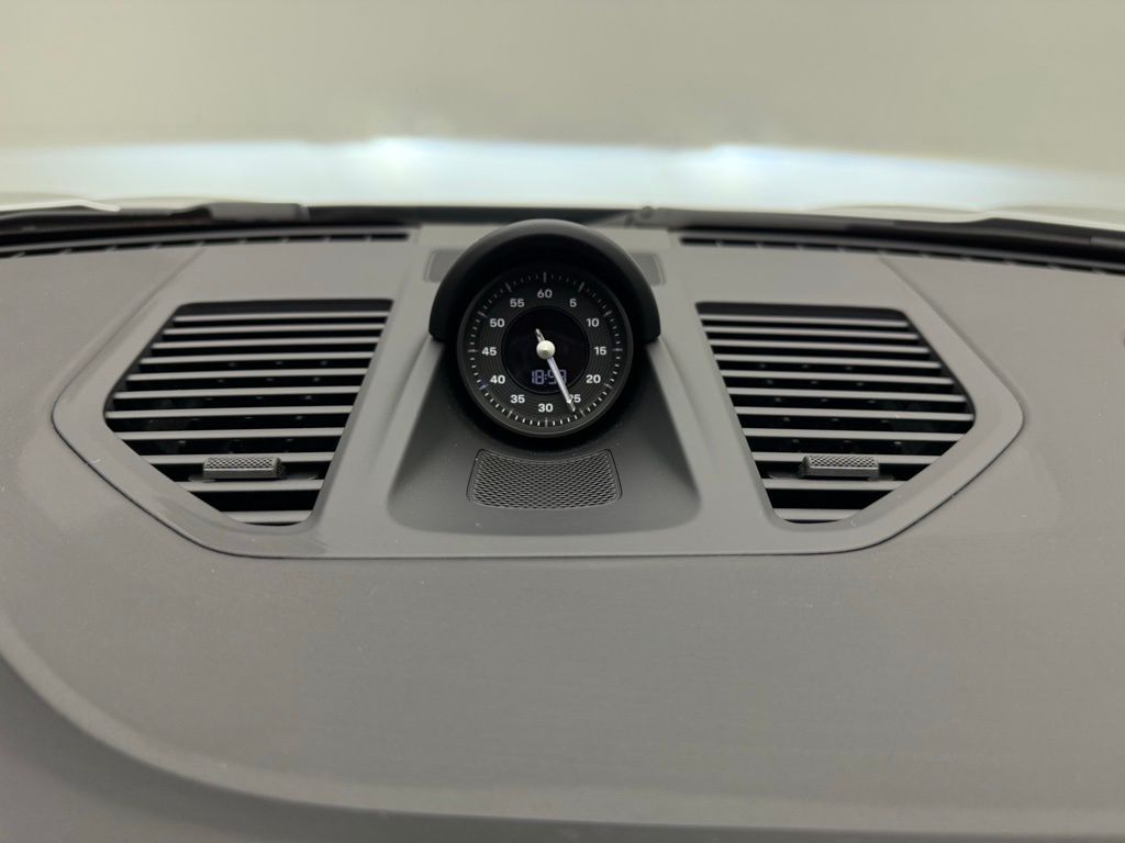 Thumbnail: 2023 Porsche 911 - 20