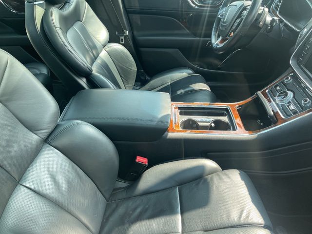 Thumbnail: 2018 Lincoln Continental - 6
