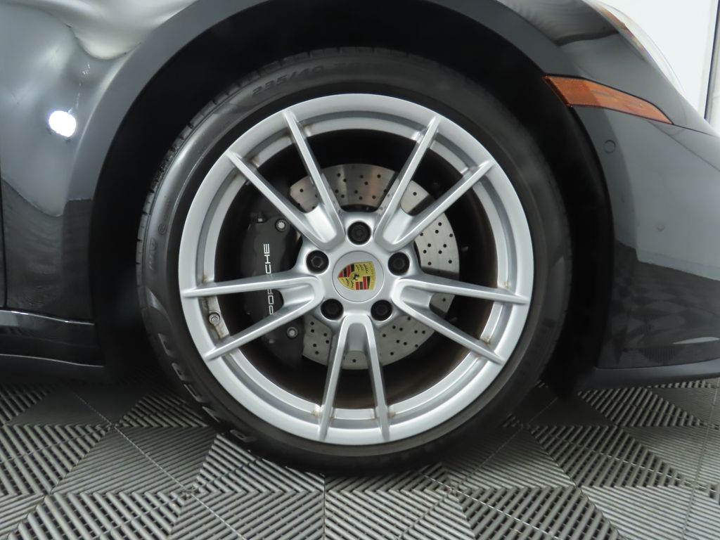 Thumbnail: 2025 Porsche 911 - 32